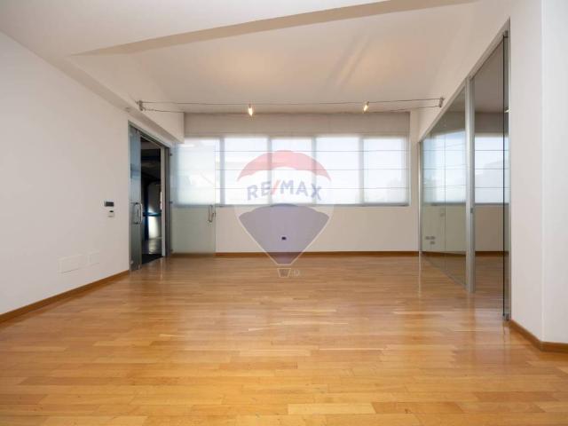 Locale Commerciale in affitto a Zona Omogenea Milano Nord, Cinisello Balsamo
