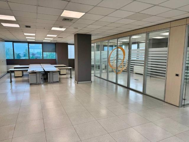 Locale Commerciale in affitto a Zona Omogenea Milano Nord, Monza