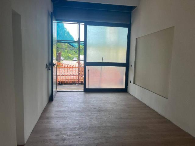 Locale Commerciale in affitto a Zona Omogenea Milano Nord, Cinisello Balsamo
