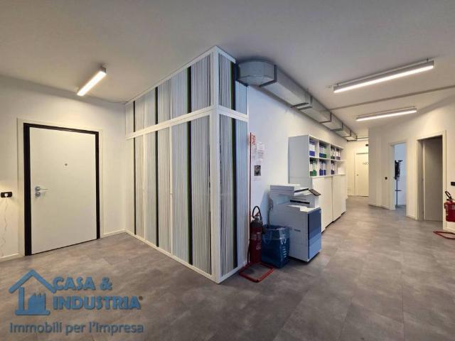 Locale Commerciale in affitto a Zona Omogenea Milano Nord, Cinisello Balsamo