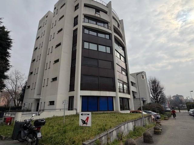 Locale Commerciale in affitto a Zona Omogenea Milano Nord, Cinisello Balsamo