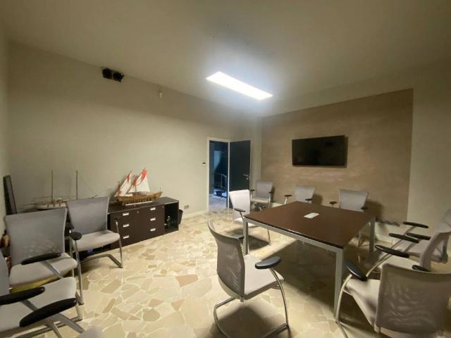 Locale Commerciale in affitto a Zona Omogenea Milano Nord, Cinisello Balsamo