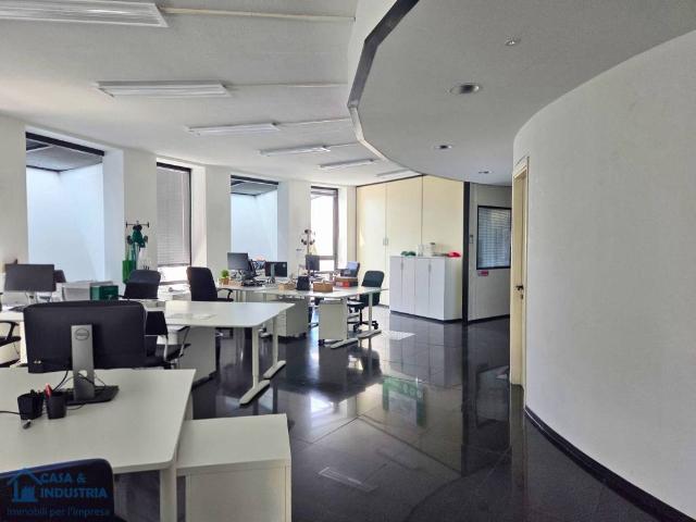 Locale Commerciale in affitto a Zona Omogenea Milano Nord, Cinisello Balsamo