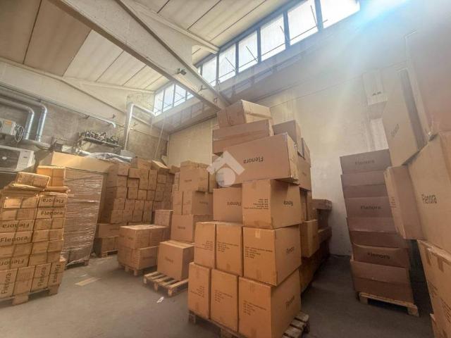 Locale Commerciale in affitto a Zona Omogenea Milano Nord, Cinisello Balsamo