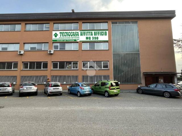 Locale Commerciale in affitto a Zona Omogenea Milano Nord, Cinisello Balsamo