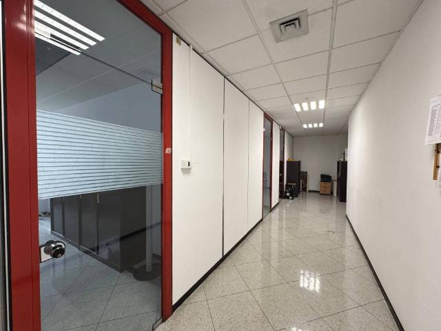 Locale Commerciale in affitto a Zona Omogenea Milano Nord, Cinisello Balsamo