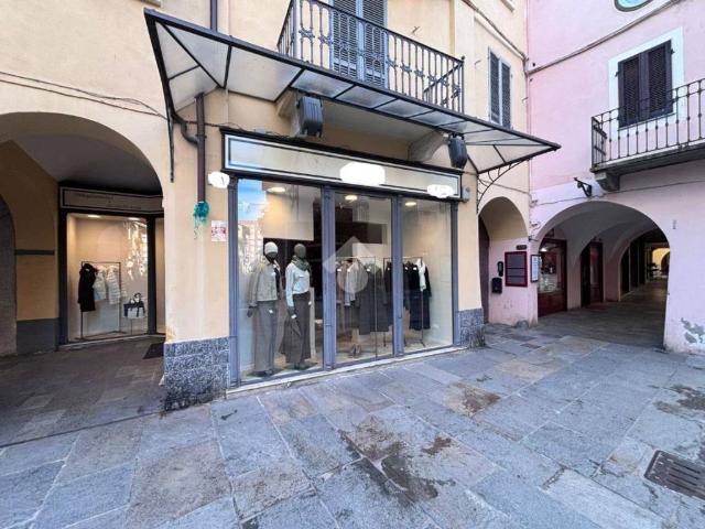 Locale Commerciale in affitto a Piemonte, Torino