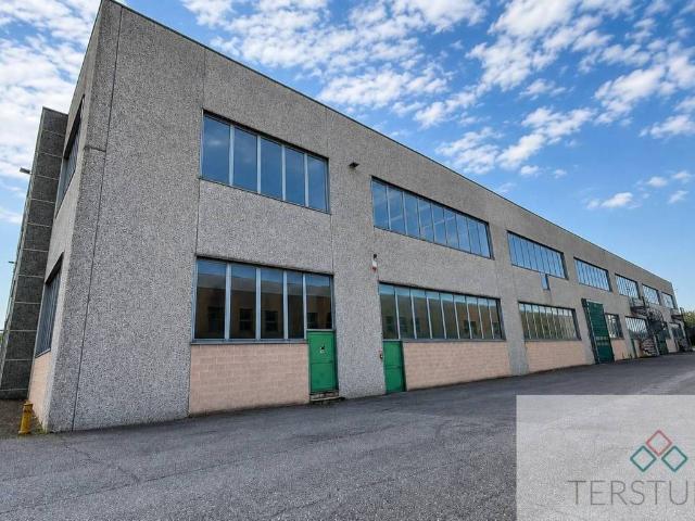 Locale Commerciale in affitto a Cisano Bergamasco, Lombardia