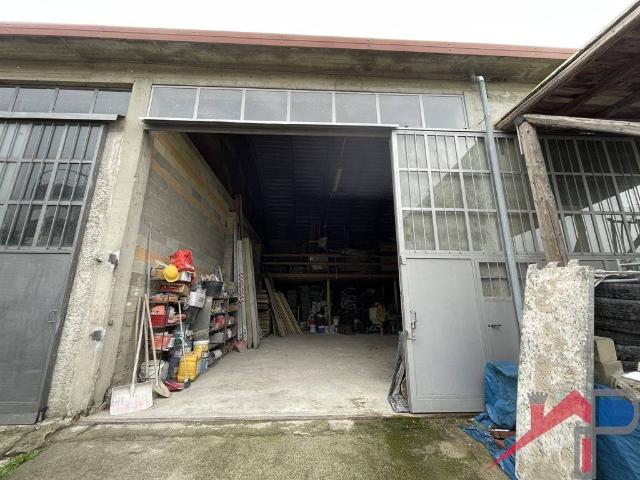 Locale Commerciale in affitto a Mura, Cisano Bergamasco