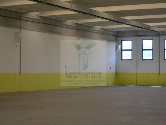 Locale Commerciale in affitto a Ciserano, Bergamo