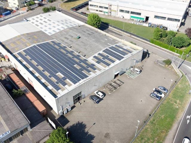 Locale Commerciale in affitto a Cisliano, Lombardia