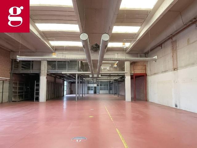 Locale Commerciale in affitto a Cisliano, Lombardia