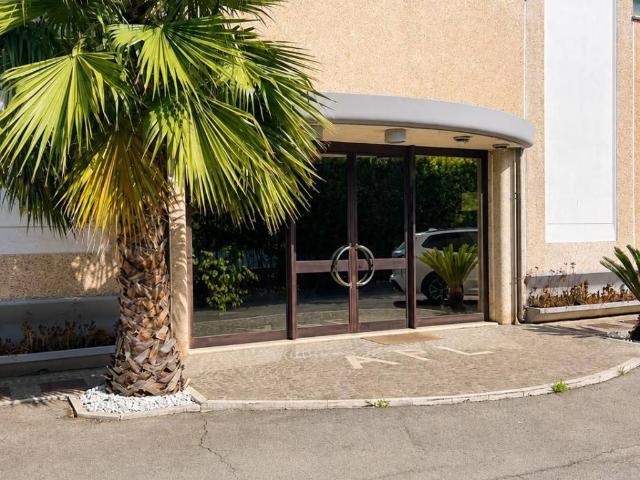 Locale Commerciale in affitto a Cisterna Di Latina, Lazio