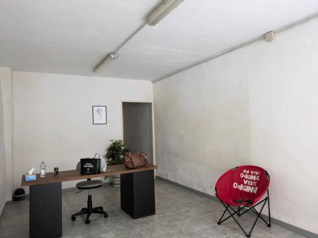 Locale Commerciale in affitto a San Leo Bastia, Umbria
