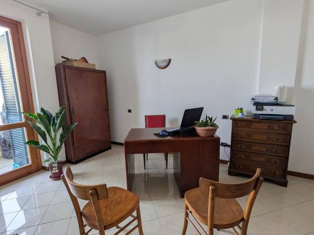 Locale Commerciale in affitto a San Leo Bastia, Umbria