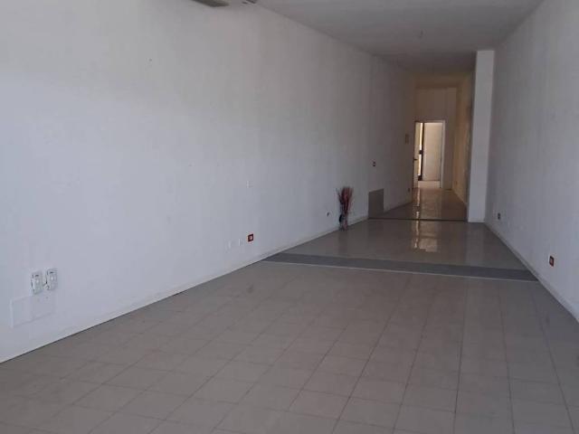 Locale Commerciale in affitto a San Leo Bastia, Umbria