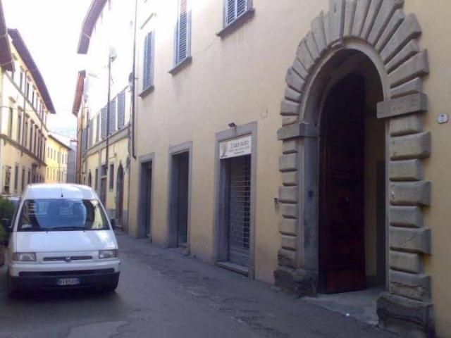 Locale Commerciale in affitto a San Leo Bastia, Perugia