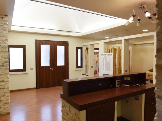 Locale Commerciale in affitto a Zoccolanti, Città Di Castello