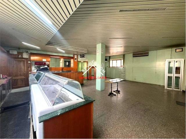 Locale Commerciale in affitto a San Leo Bastia, Perugia