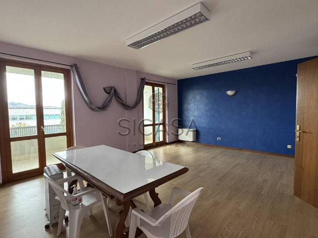 Locale Commerciale in affitto a Giove di Sopra, Città Di Castello