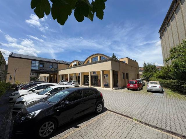 Locale Commerciale in affitto a San Leo Bastia, Perugia