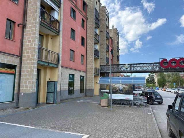 Locale Commerciale in affitto a San Leo Bastia, Perugia