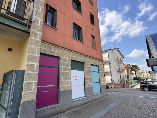 Locale Commerciale in vendita a San Leo Bastia, Umbria