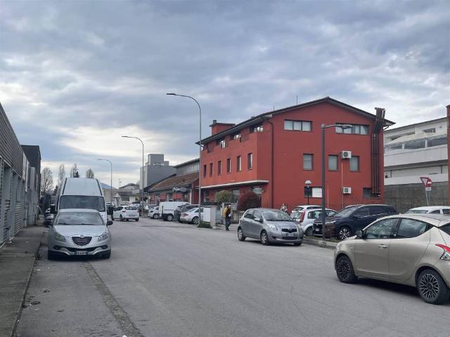 Locale Commerciale in vendita a Riosecco, San Leo Bastia
