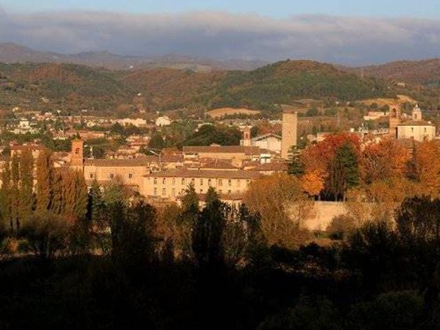 Locale Commerciale in affitto a San Leo Bastia, Perugia