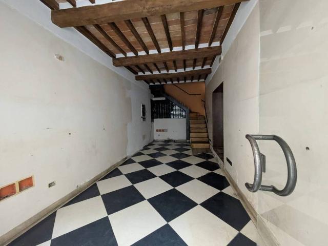 Locale Commerciale in affitto a Città Di Castello, Perugia