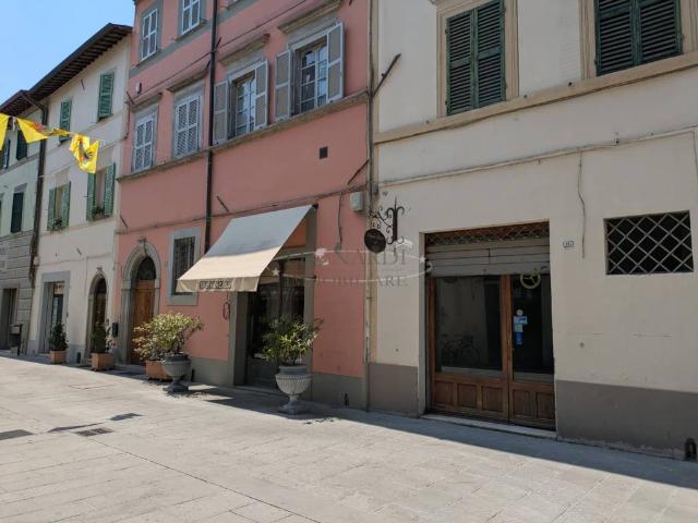 Locale Commerciale in affitto a San Leo Bastia, Umbria