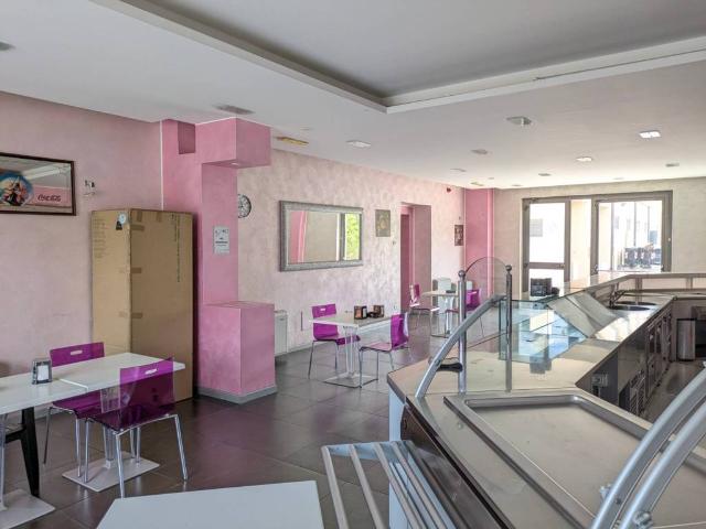 Locale Commerciale in affitto a Città Di Castello, Perugia