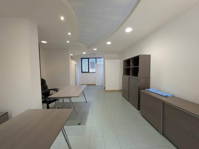 Locale Commerciale in affitto a Città Di Castello, Perugia