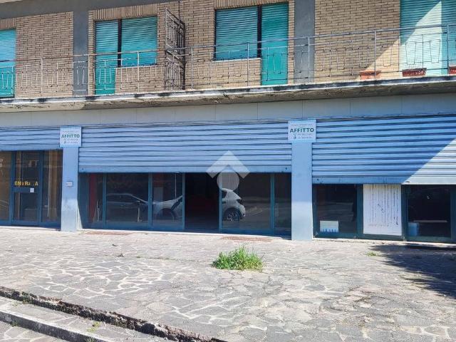Locale Commerciale in affitto a Città Di Castello, Perugia