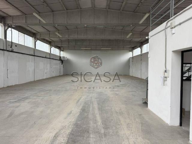 Locale Commerciale in affitto a Regnano, San Leo Bastia