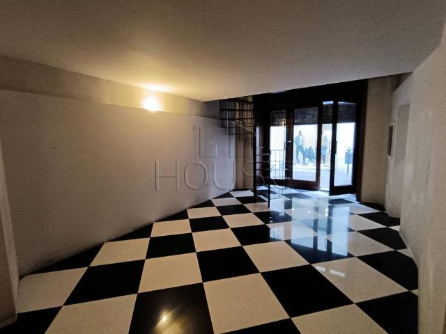 Locale Commerciale in affitto a Città Di Castello, Perugia