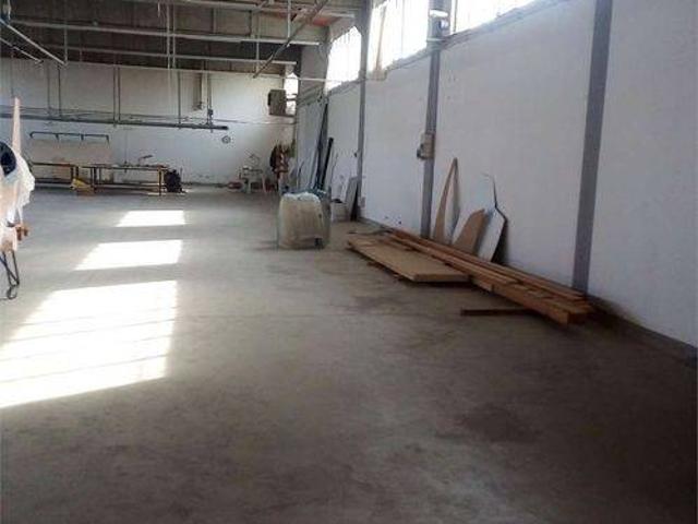 Locale Commerciale in affitto a San Leo Bastia, Perugia