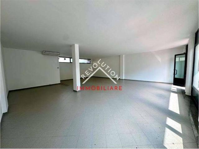 Locale Commerciale in affitto a Città Di Castello, Perugia