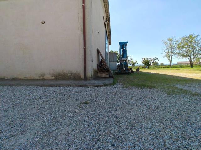 Locale Commerciale in affitto a San Leo Bastia, Umbria