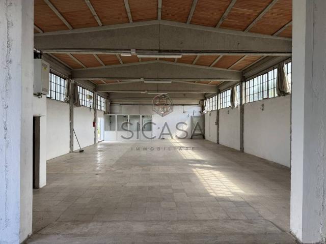 Locale Commerciale in affitto a Regnano, San Leo Bastia