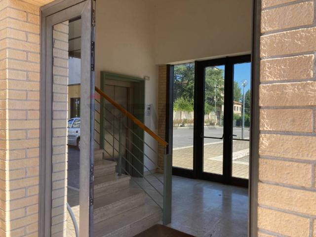 Locale Commerciale in affitto a San Leo Bastia, Umbria
