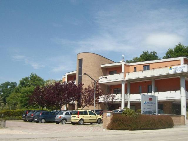 Locale Commerciale in affitto a Città Sant'angelo, Abruzzo