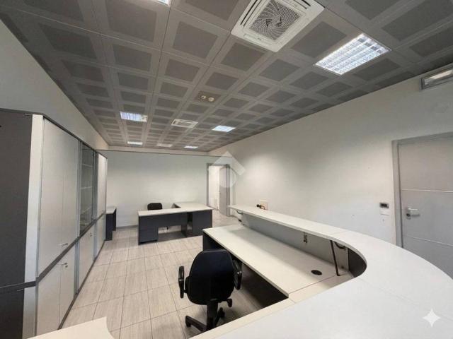 Locale Commerciale in affitto a Cittadella, Veneto