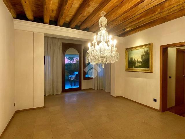 Locale Commerciale in affitto a Cittadella, Veneto