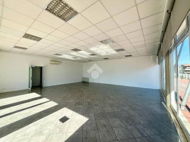 Locale Commerciale in affitto a Cittadella, Veneto