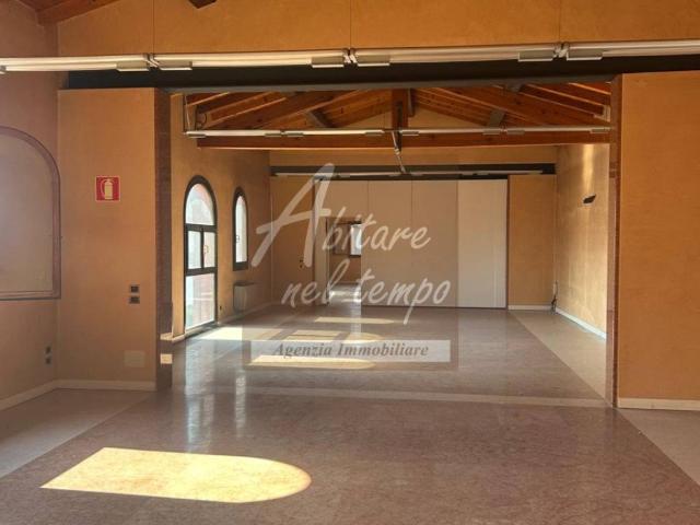 Locale Commerciale in affitto a Cittadella, Veneto