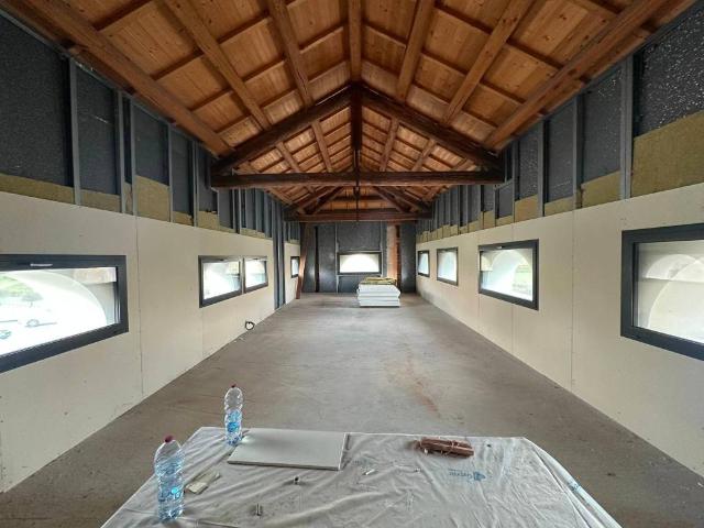 Locale Commerciale in affitto a Cittadella, Veneto