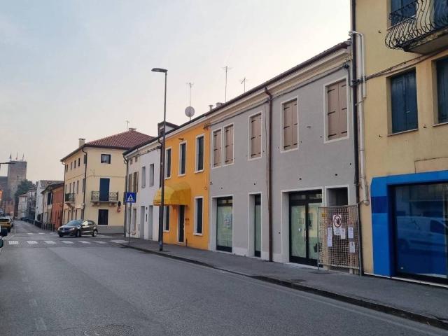 Locale Commerciale in affitto a Cittadella, Veneto