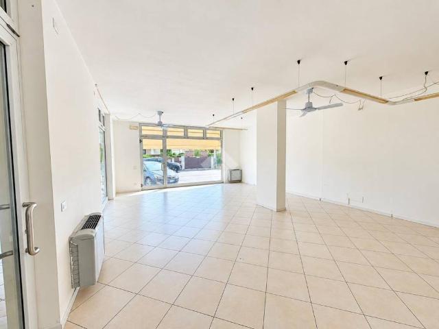 Locale Commerciale in affitto a Pozzetto, Cittadella