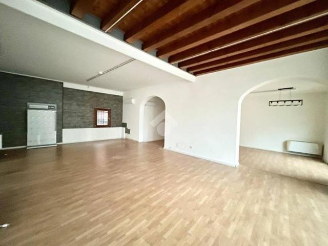 Locale Commerciale in affitto a Cittadella, Veneto